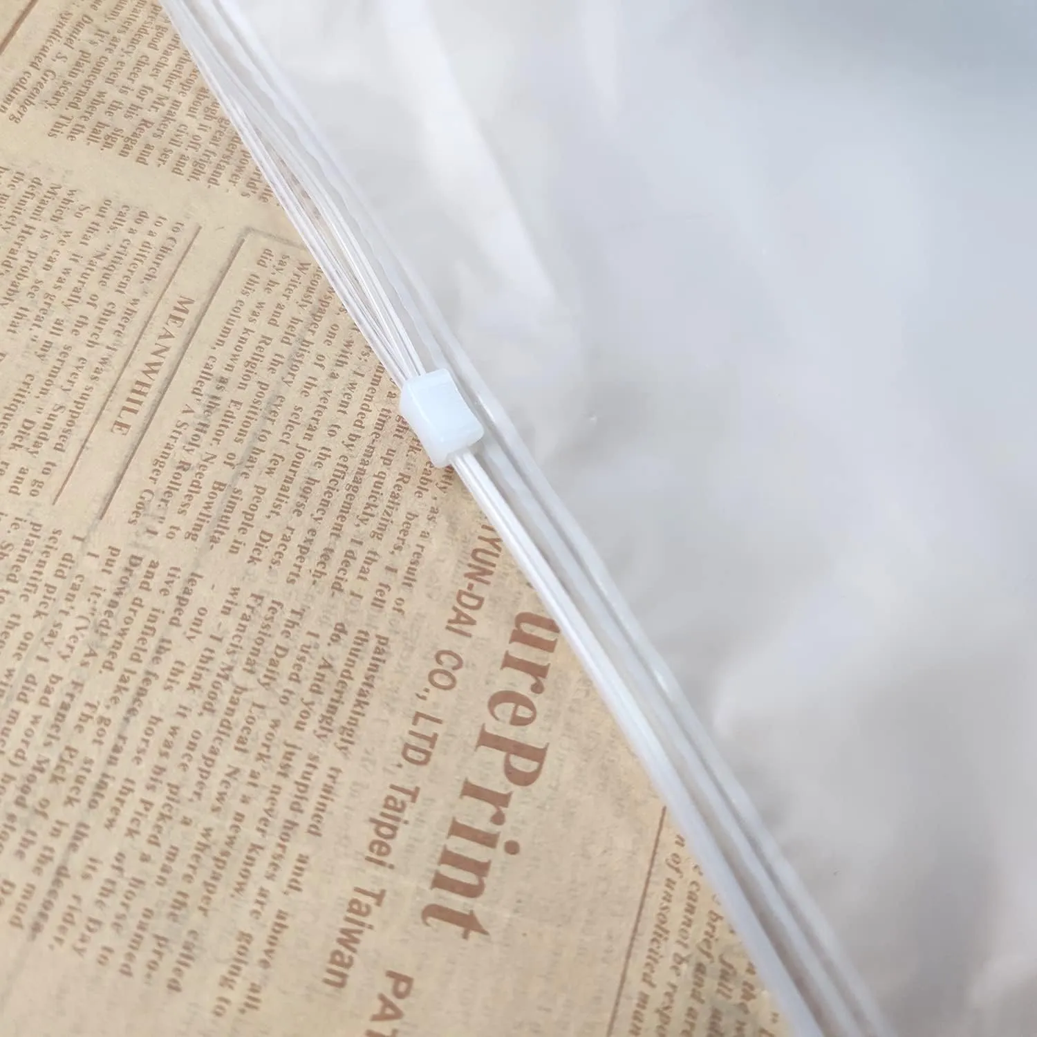 100Pcs Travel Storage Bags Clear Resealable Bags Zipper Storage Plastic Bags Clothing Packaging Bags Luggage Organiser Pouch Space Saver Storage for Clothes Trip Size 10"x12"