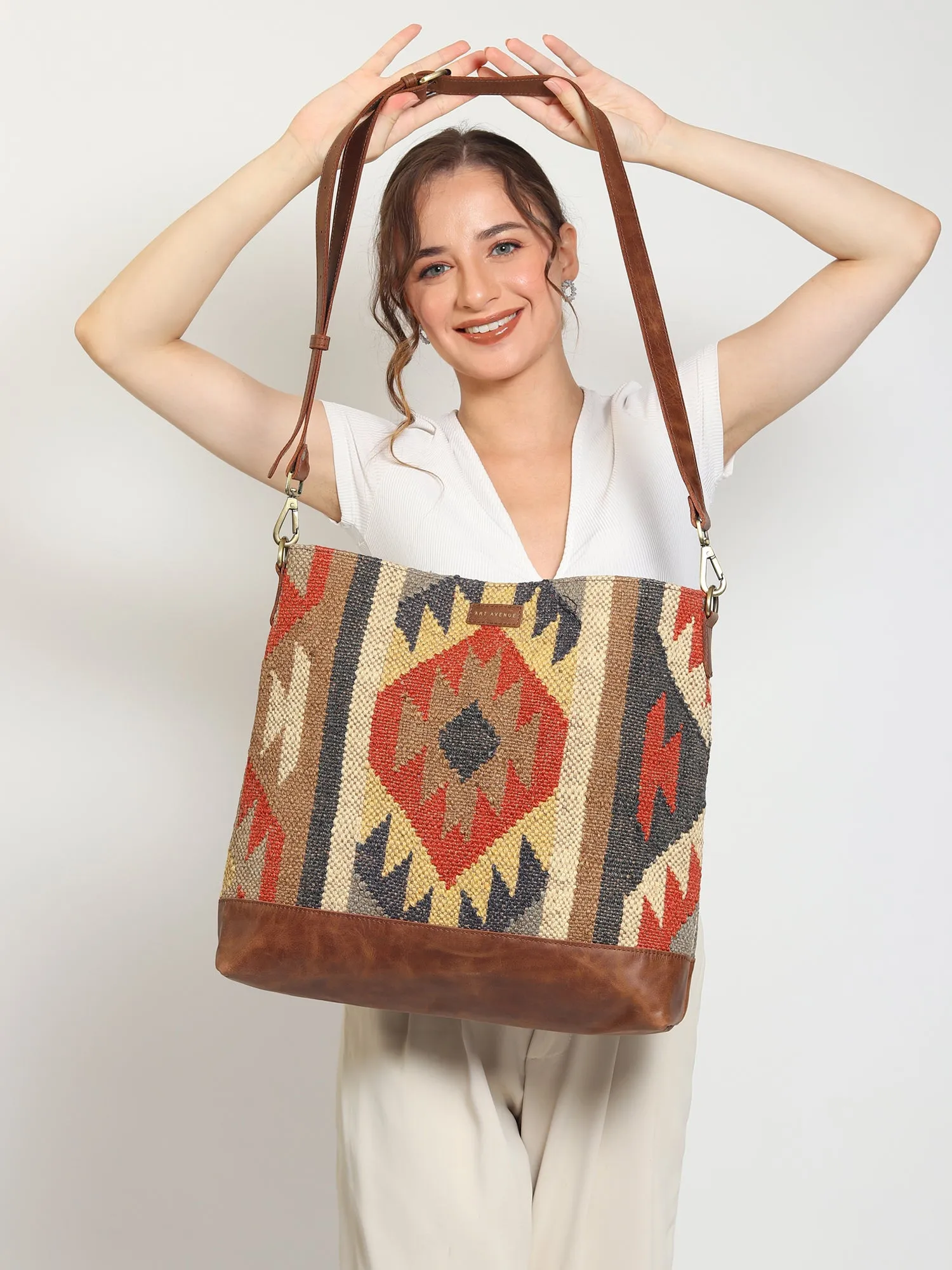 AUSTERE - KILIM &  LEATHER HAND  BAG