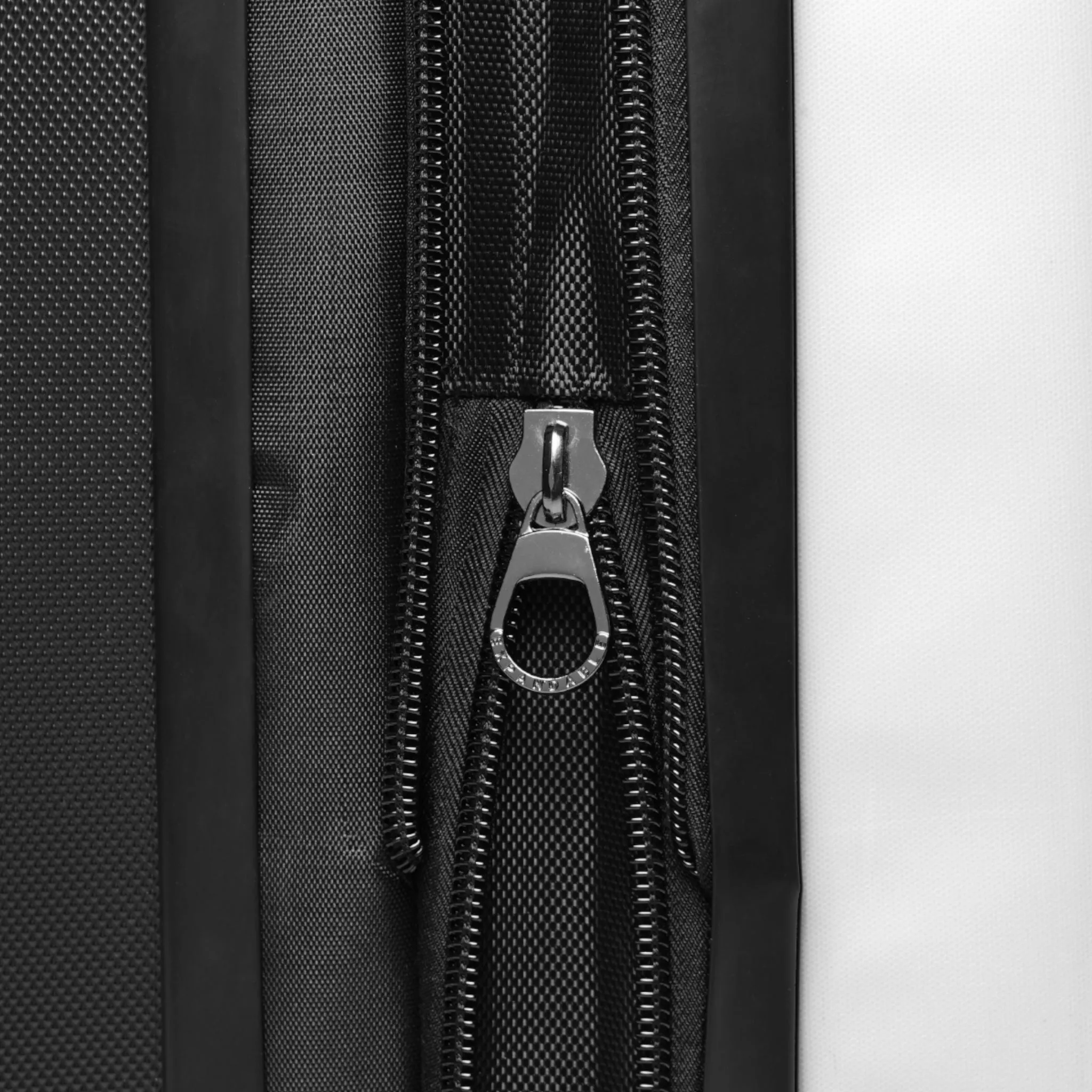 Chainlink Abstrak Suitcase