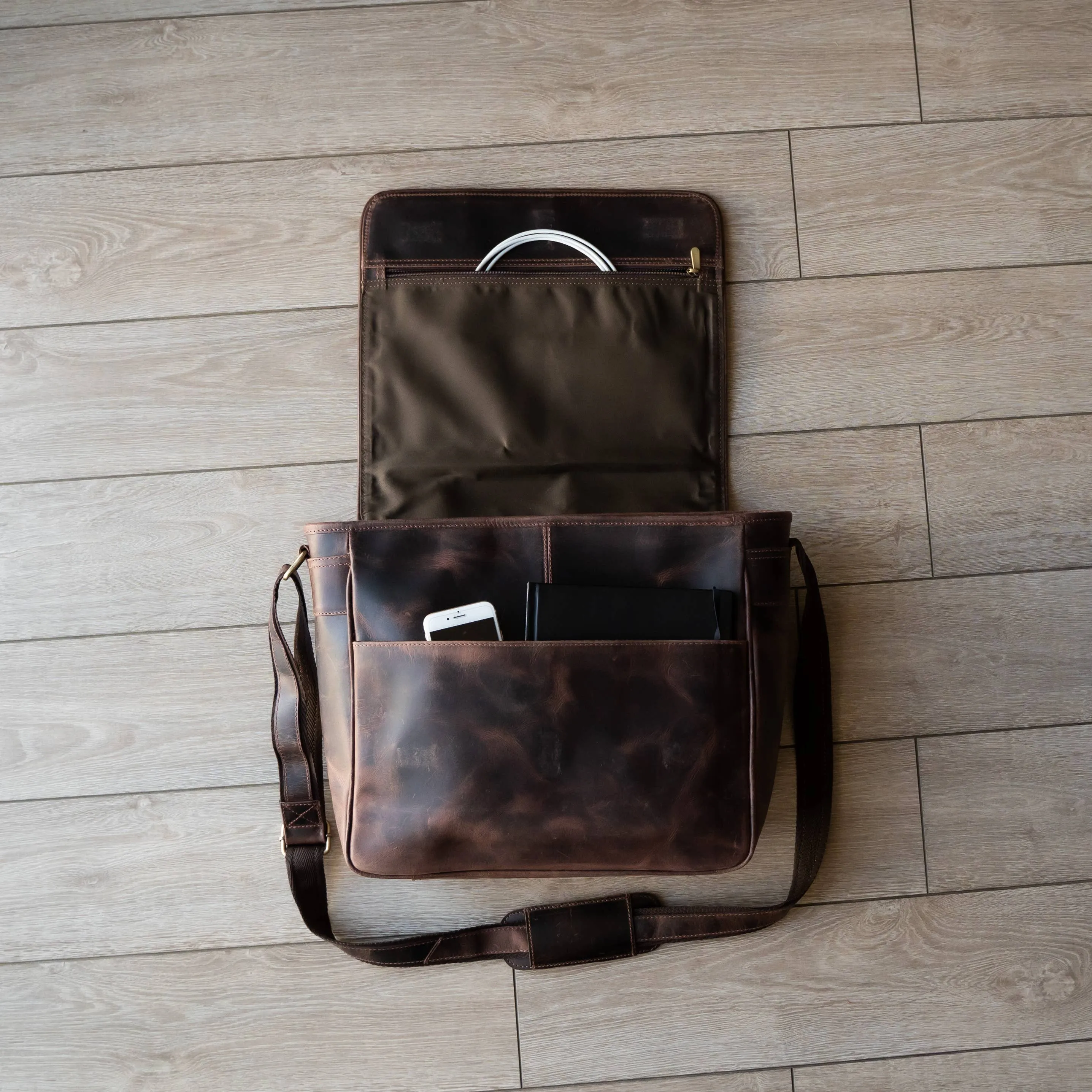 Kodiak Leather Kasilof Messenger 18" XL