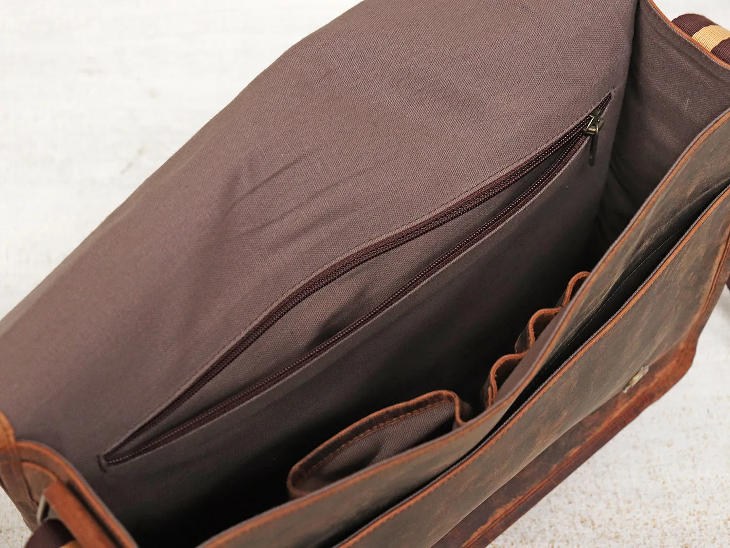 Men's Deluxe Leather Messenger Bag - 15 inch