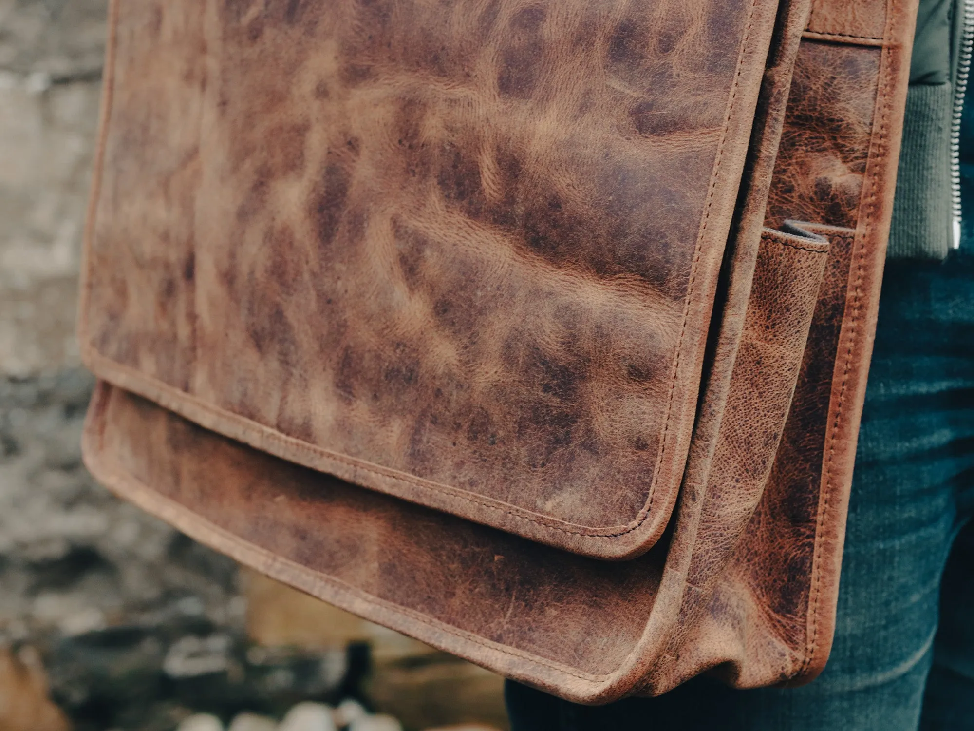 Men's Deluxe Leather Messenger Bag - 15 inch