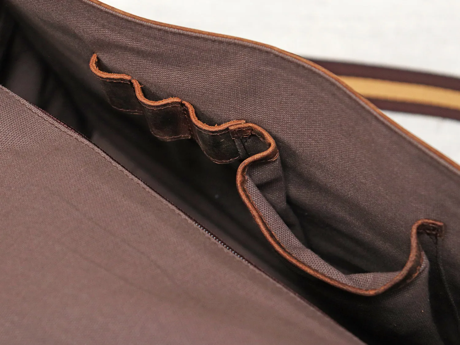 Men's Deluxe Leather Messenger Bag - 15 inch