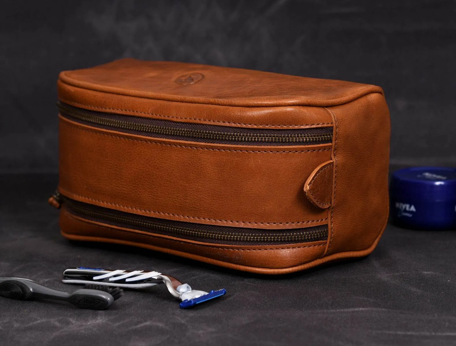 Omaha Leather Toiletry Bag - Tawny Brown