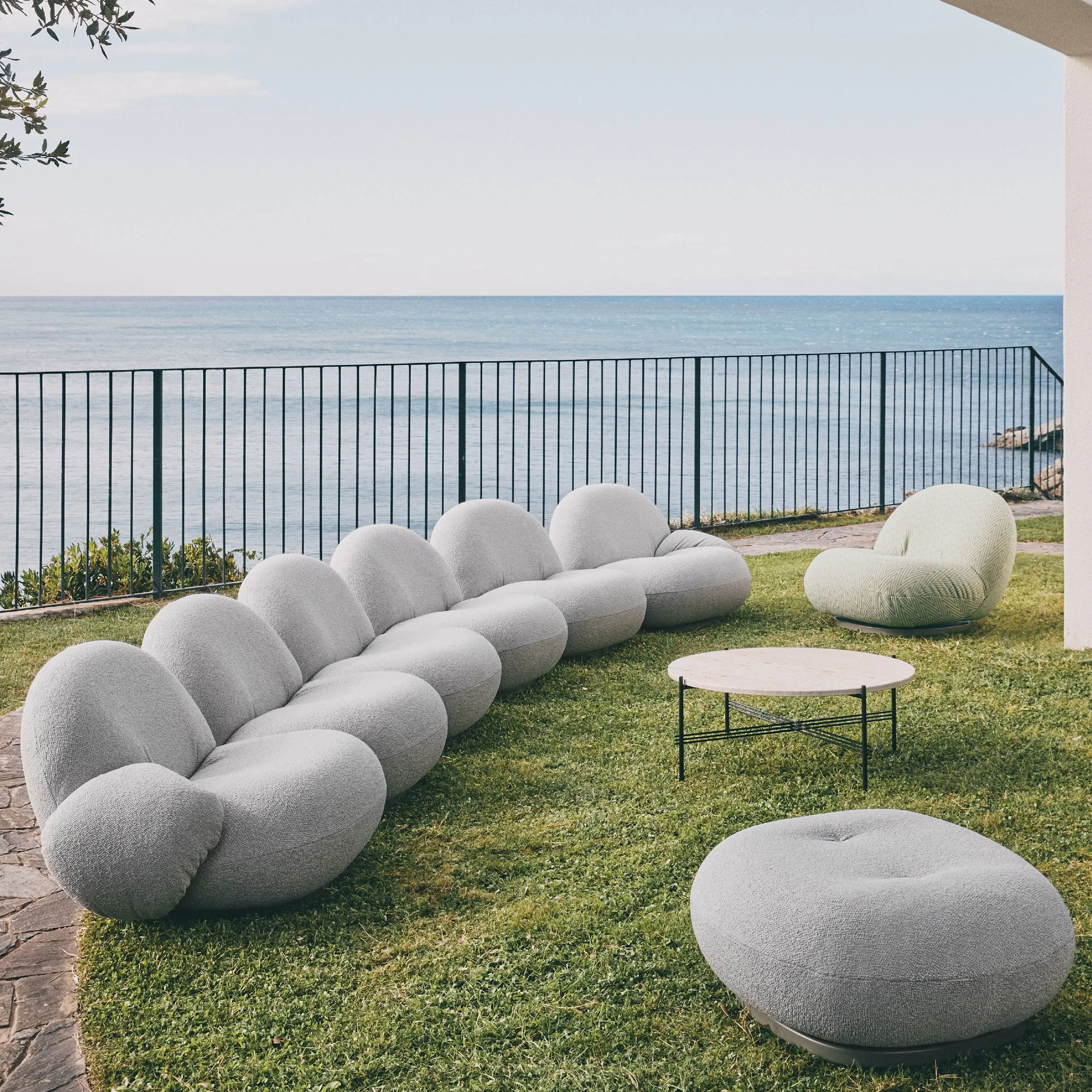 Pacha Ottoman: Swivel Base   Outdoor