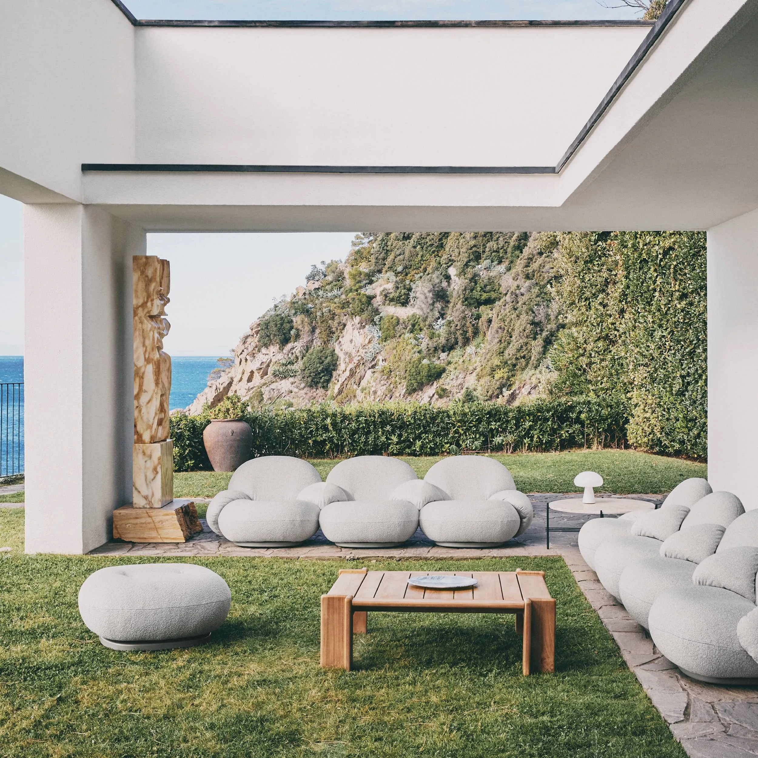 Pacha Ottoman: Swivel Base   Outdoor