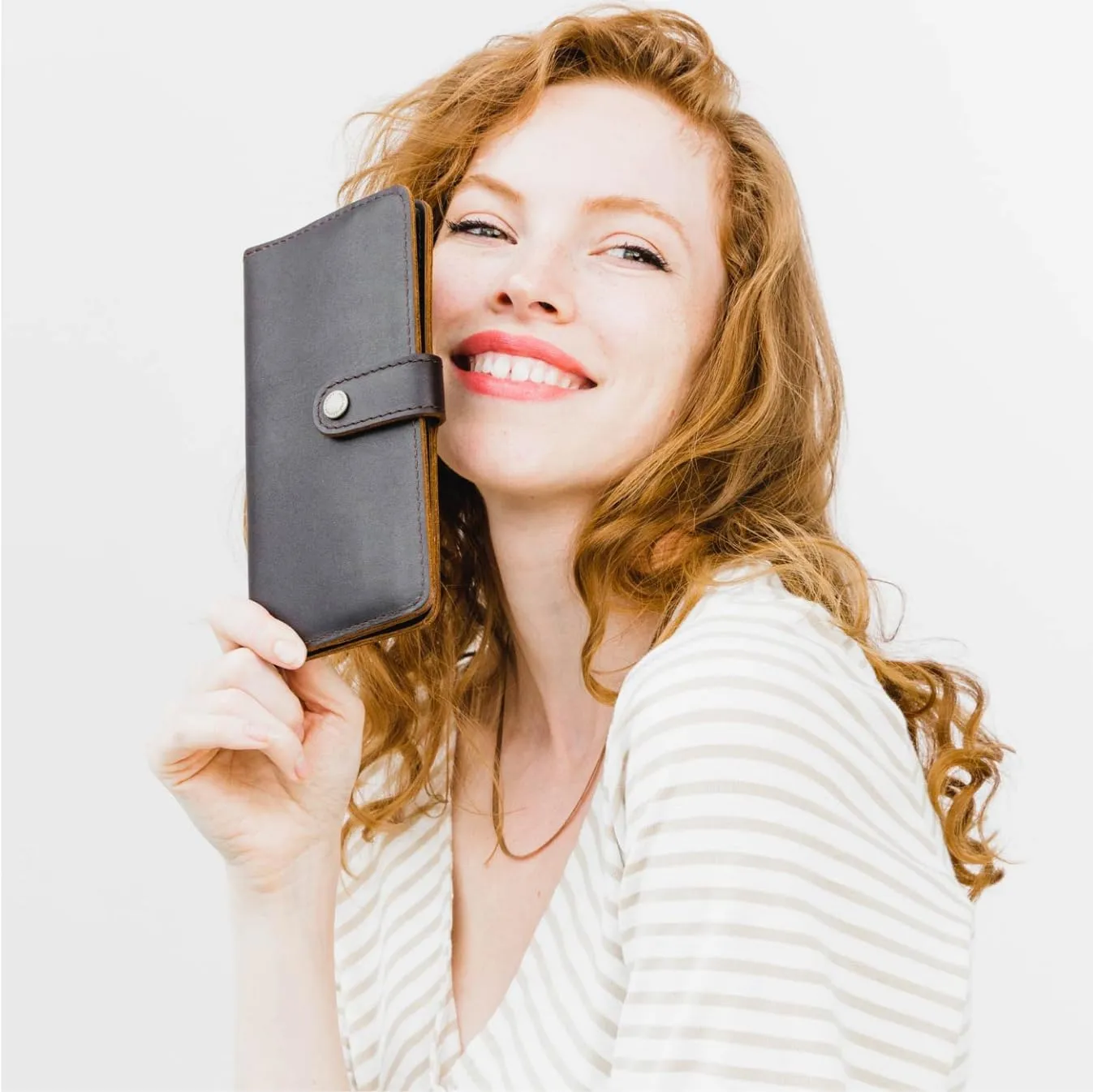 Portland Leather Goods Women's Bifold Wallet – Slim Design with Secure Snap, 8 Card Slots & Interior Zipper Pocket – Grizzly