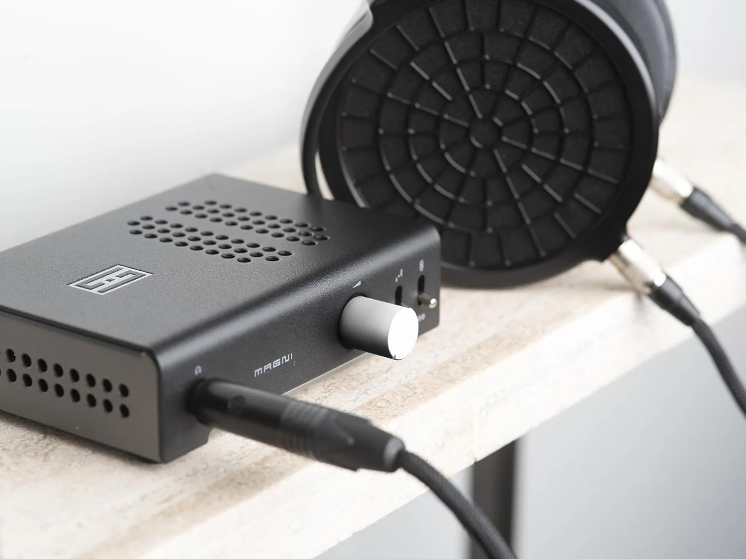Schiit Magni Unity Fully Discrete Headphone Amp and Preamp with Internal Integrated USB DAC - Black