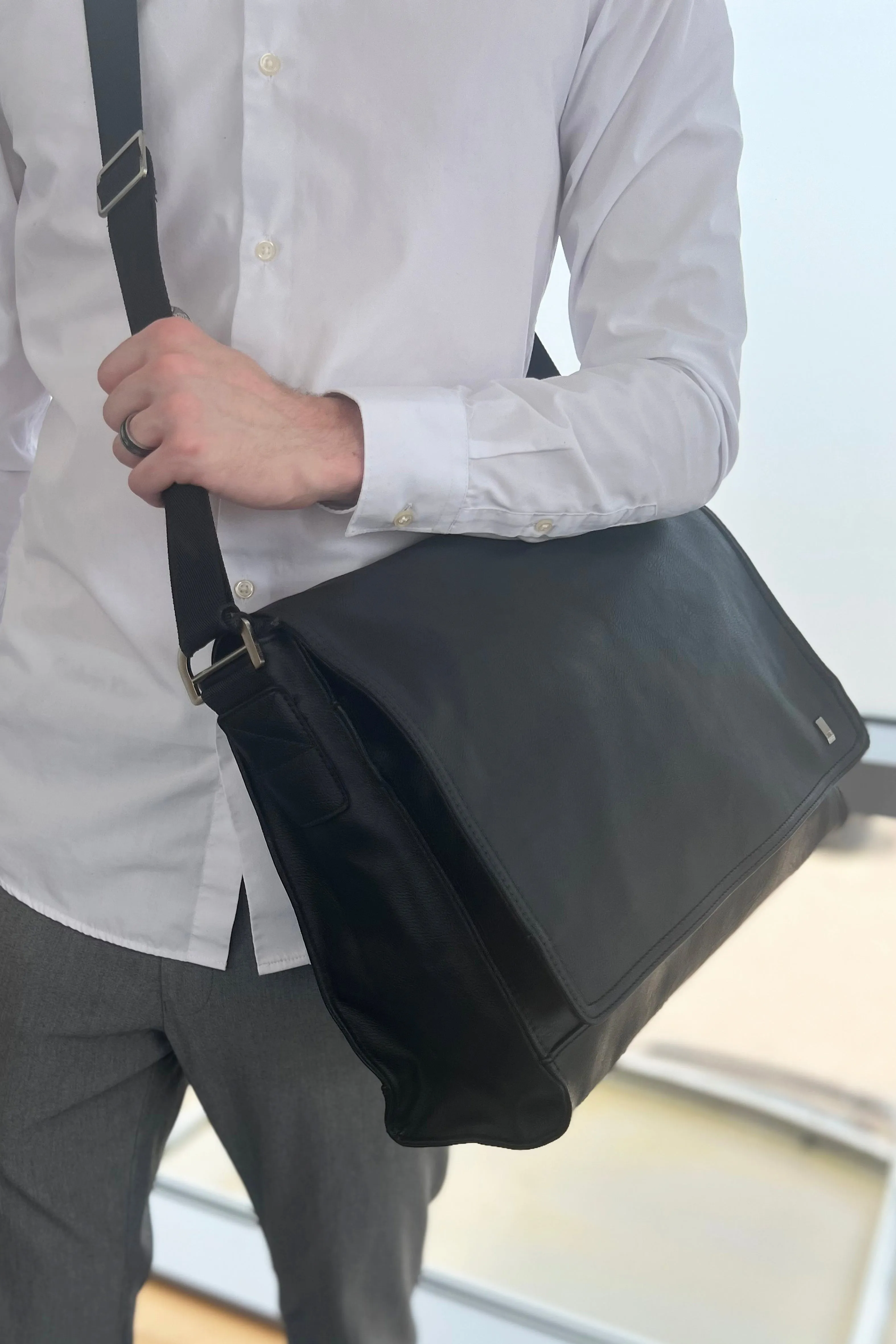 STORM London NORTHWAY Messenger Laptop Bag
