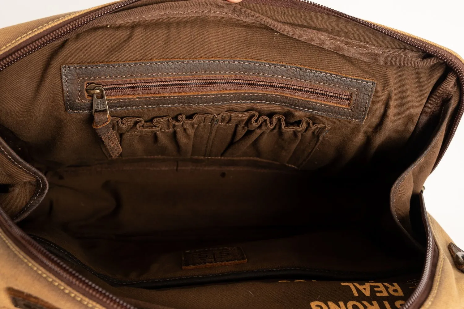 STS Ranchwear Mens Buffalo Creek Tan/Chestnut Buffalo Leather Messenger Bag OS