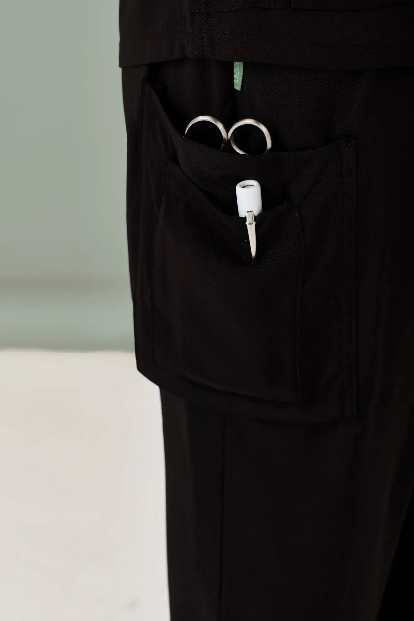 Womens Multi-Pocket Slim Leg Pant