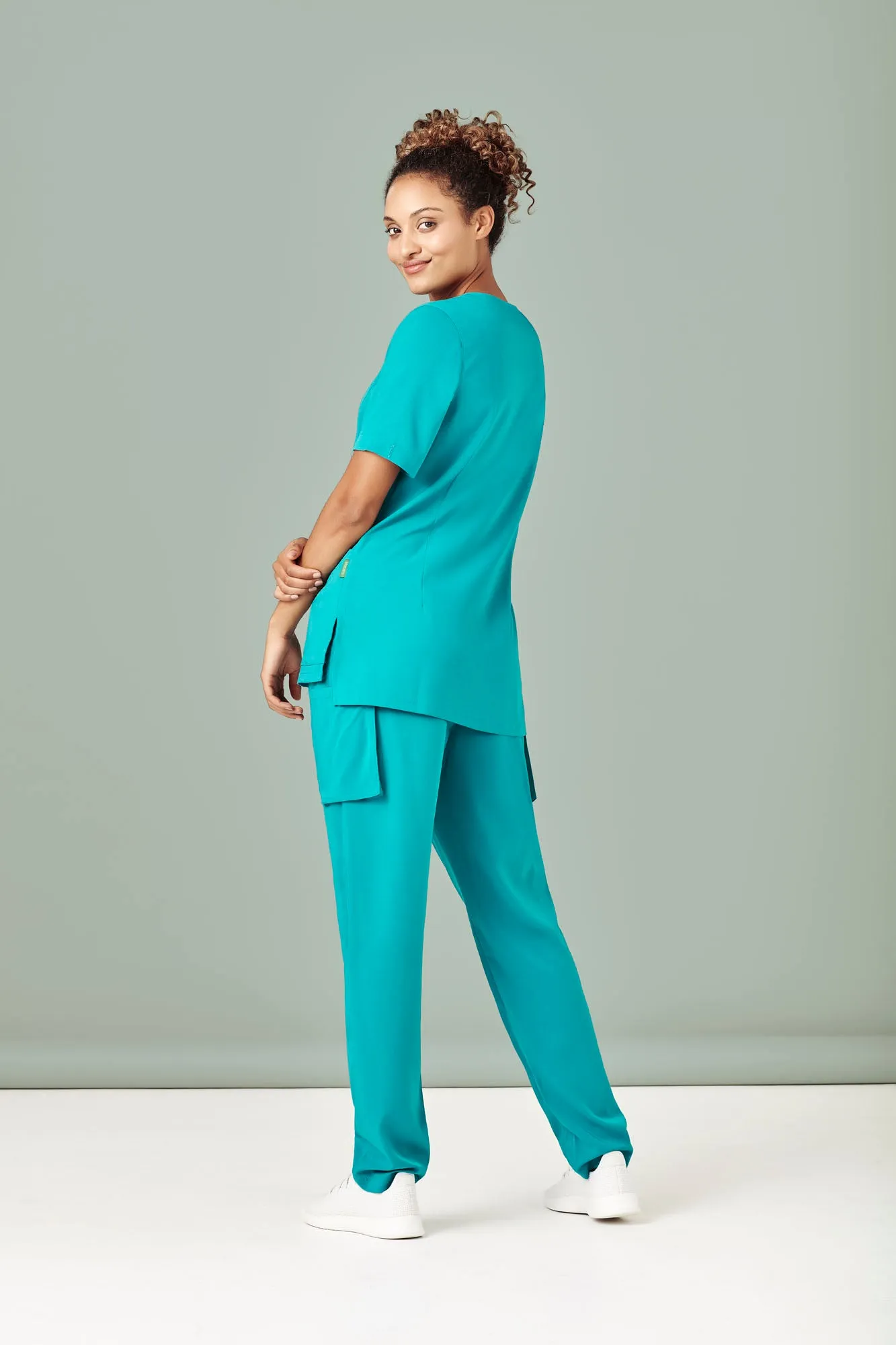 Womens Multi-Pocket Slim Leg Pant